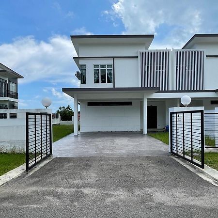 Desaru Arcadia Villa by Beestay Kangkar Chemaran Exterior foto