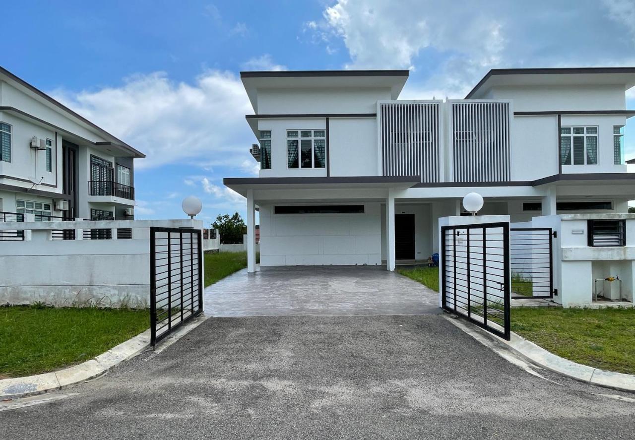 Desaru Arcadia Villa by Beestay Kangkar Chemaran Exterior foto