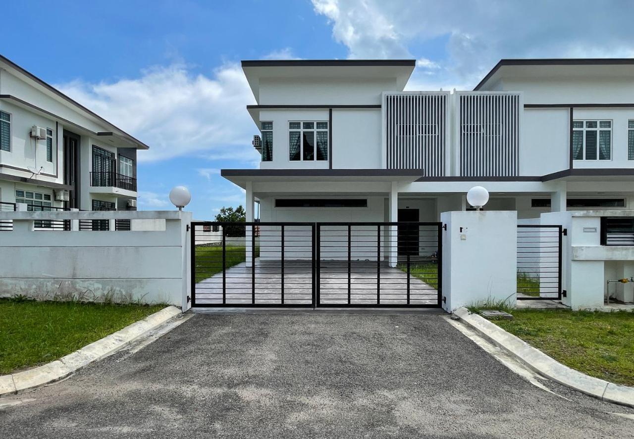 Desaru Arcadia Villa by Beestay Kangkar Chemaran Exterior foto